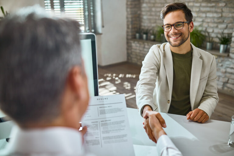 Entrevista de emprego: como se preparar, dicas e principais perguntas